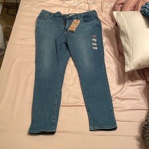 Levi skinny jeans